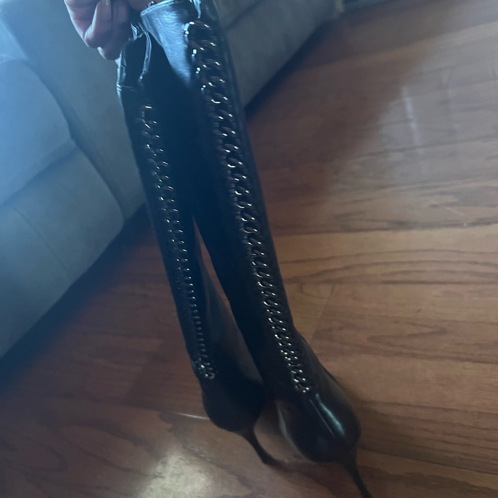 Elegant Black Heeled Boots